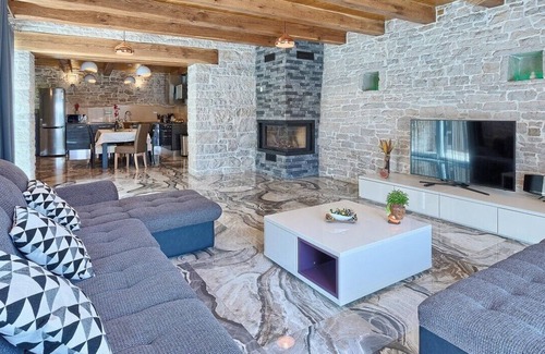 Pazin Villa | Idyllic Istrian Villa Patrick with Private Pool & Ocean Views