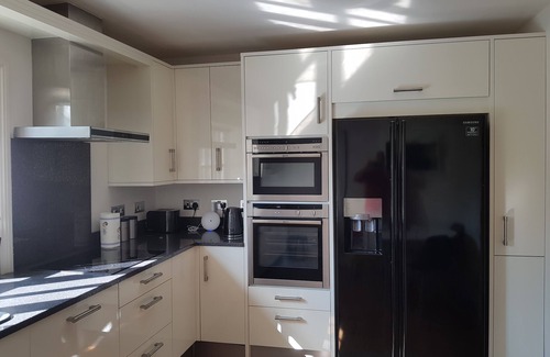 New Forest District Cottage | Serene Riverside Cottage with Pool & Kitchen in Town Center