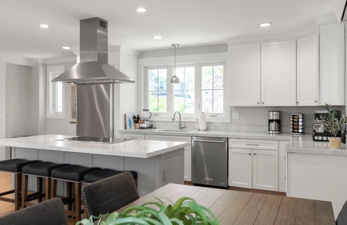 Andover Apartment | Beautifully Appointed 3-Bedroom Apartment w/Roofdeck, Central Andover location
