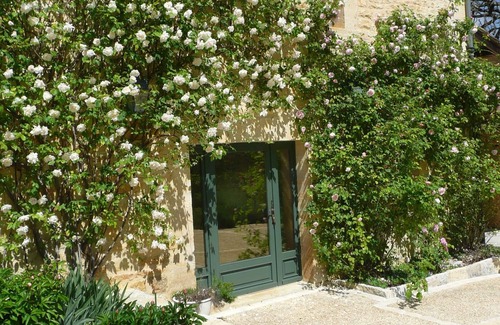 Daglan House | Idyllic Stone Barn Retreat with Heated Pool near Daglan
