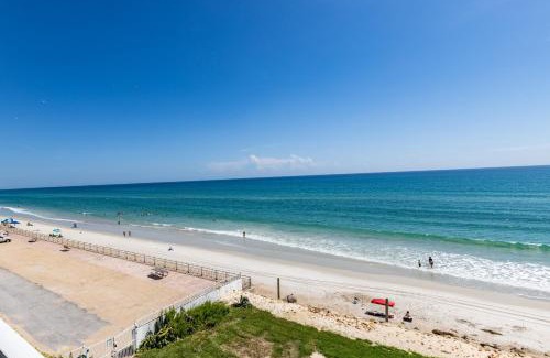 Bethune Beach Apartment | Oceanfront Corner Unit at Ocean Condo 401 with Pet-Friendly Perks