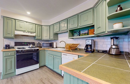 Newfane Apartment | Beautifully decorated downtown apt with lawn, patio, washer/dryer, & streaming
