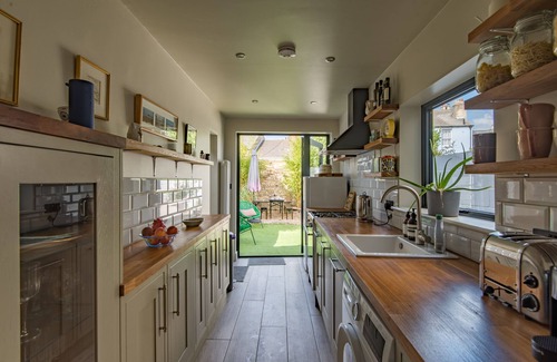 Deal Cottage | Stylish Holiday Home Steps from the Beach with Ocean Views