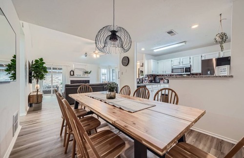 Round Rock House | Stylishly Designed Home in Round Rock with Spa & Breakfast