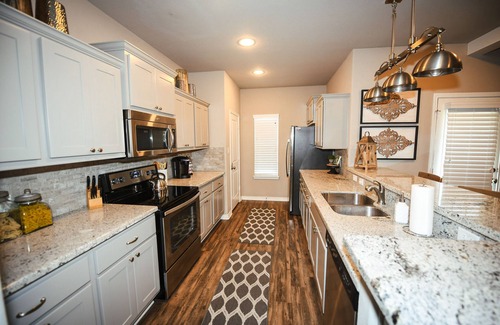 Wellborn House | Guest Rated 10/10: Stylish Aggie Townhome with Pool