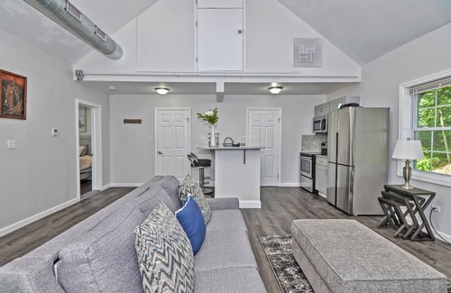 Andover House | Stylishly Furnished Private Retreat in Andover with Breakfast!