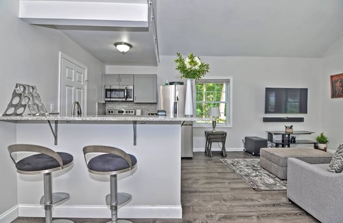 Andover House | Stylishly Furnished Private Retreat in Andover with Breakfast!