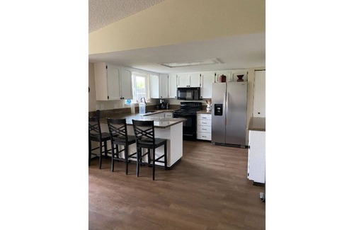 Tri-Cities House | Elegantly Furnished Retreat in a Tranquil Neighborhood