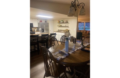 Tri-Cities House | Elegantly Furnished Retreat in a Tranquil Neighborhood