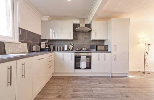 Crays Hill House | Modern 3BR House in Basildon with Garden & Netflix Access
