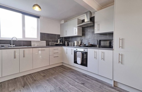 Crays Hill House | Modern 3BR House in Basildon with Garden & Netflix Access