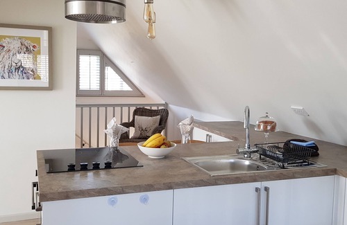 Durley Apartment | Elegant Self-Contained One Bedroom Apartment with Amenities