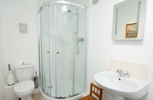 Huntingdon Cottage | Cozy 2-Bed Farm Cottage with Spa and Hot Tub Amenities