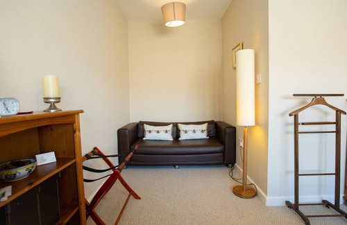 Huntingdon Cottage | Cozy 2-Bed Farm Cottage with Spa and Hot Tub Amenities