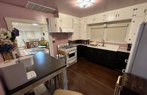 Boonville House | Discover a Refurbished Wine Country Retreat with Family Amenities