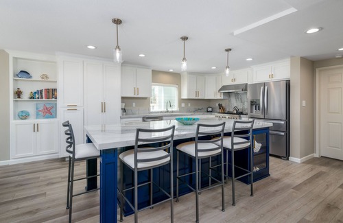 Hollywood House | Beachfront Family Retreat with Spa & Ocean Views