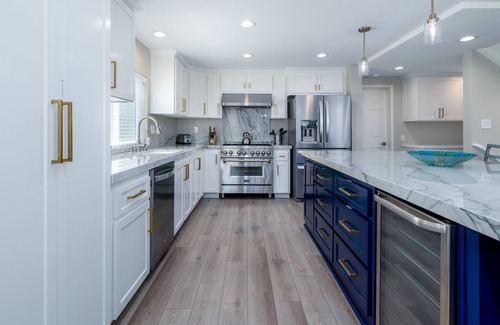 Hollywood House | Beachfront Family Retreat with Spa & Ocean Views