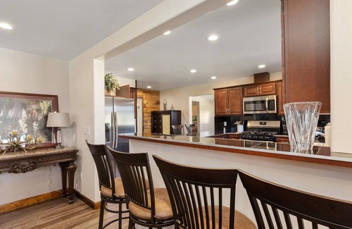 Rye House | Modern Mountain Retreat with Spa and Hot Tub in Rye, CO