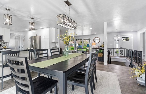 Ashwaubenon House | Remodeled 4 BR Home with Private Pool and Ocean Views