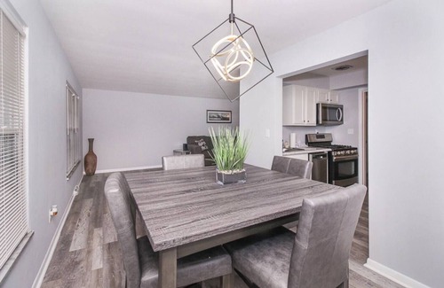 Beachwood Condo | Modern 2Bdrm Condo in Family-Friendly Cleveland Suburb