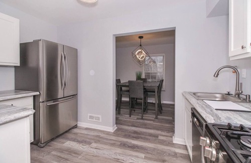 Beachwood Condo | Modern 2Bdrm Condo in Family-Friendly Cleveland Suburb