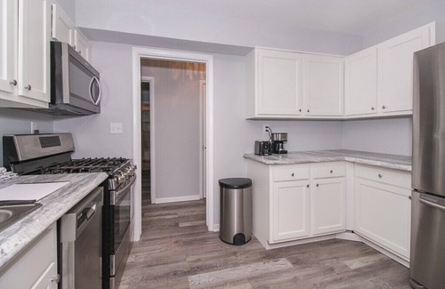 Beachwood Condo | Modern 2Bdrm Condo in Family-Friendly Cleveland Suburb