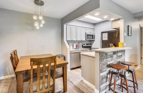 Timberline Condo | Modern Condo Retreat at Timberline Mt with Kitchen & Breakfast
