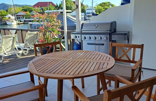 Bouvet Island House | Recently Renovated Villa Steps from the Beach with Spa