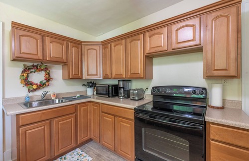 Mount Airy House | Renovated Home Near Main Attractions with Spa & Breakfast