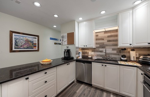 Fraser Condo | Beautifully renovated 2 bedroom with clubhouse amenities