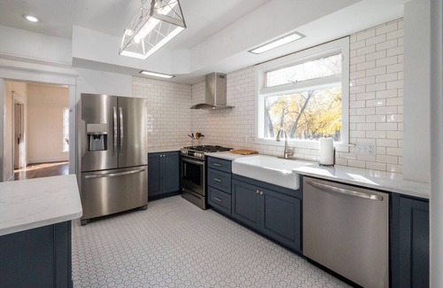 Lyndon House | Renovated Lakeside Retreat with Pool & Spa Amenities