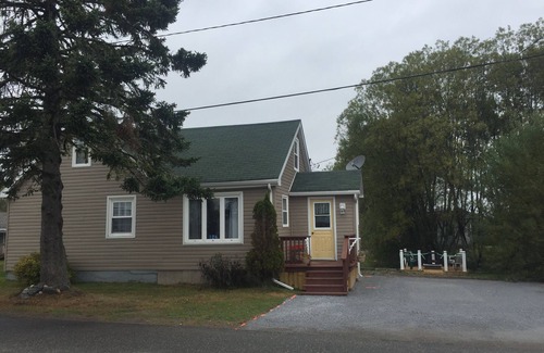 Back Bay House | Charming Renovated Home with Pool & Spa - Guest Rated 9.6