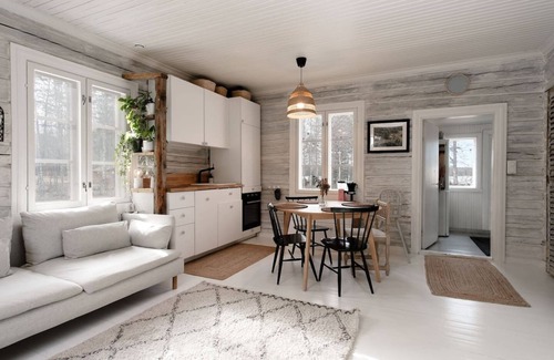 Salo Cottage | Charming Red Cottage Retreat with Lake Views & Pet-Friendly