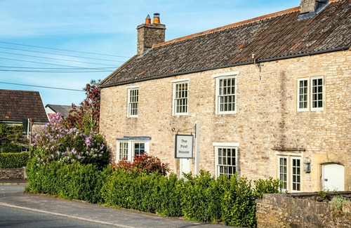 Chewton Mendip House | Timeless 400-Year-Old Post Office & Bakery Getaway