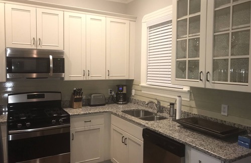 Bywater Apartment | Guest Rated 10/10: Restored Mid Century Arts and Craftsman