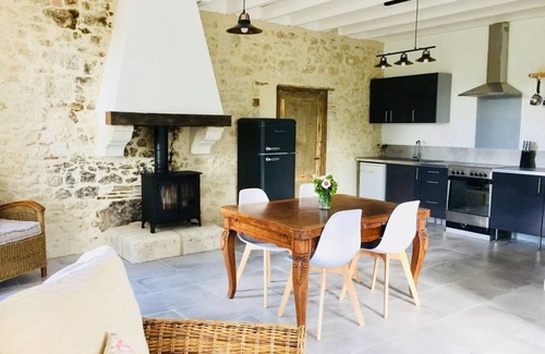 Puyguilhem House | Idyllic 2-Bedroom Getaway with Private Pool and Ocean Views
