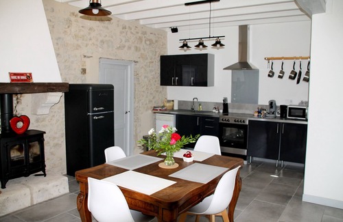 Puyguilhem House | Idyllic 2-Bedroom Getaway with Private Pool and Ocean Views