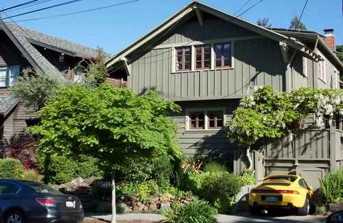 North Berkeley House | Charming 3 BR Arts & Crafts House with Family Amenities
