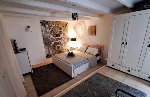 Susica Cottage | Beautifully restored old stone house with amazing outdoor space!