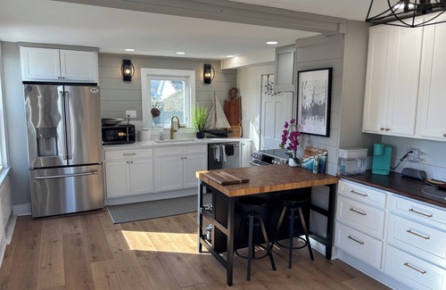 Mystic - New London House | Historic 1890’s House in Picturesque Downtown Mystic