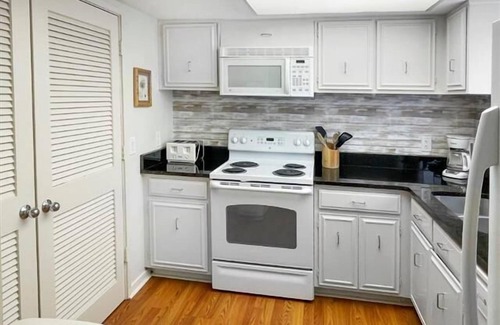 Harbour Town House | Updated Pet-Friendly 2-Bedroom Townhome in Harbour Town