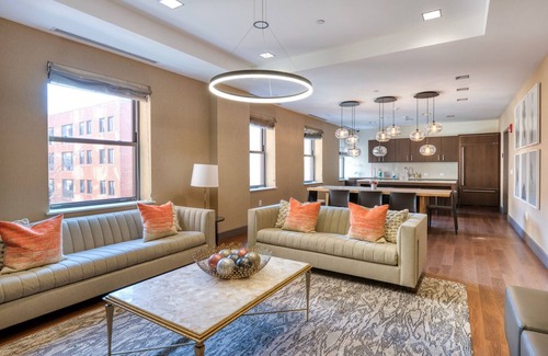 Bay Village Apartment | Elegant 1BR Retreat in Back Bay with Gym & Pet-Friendly