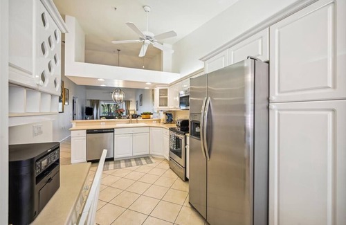 Naples Condo | Paradise Retreat: Oceanfront Condo with Pool & Spa