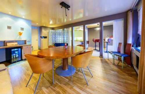 Gullegem Bed & Breakfast | Elegant BeautyD GREY ROOM in Central Gullegem Awaits