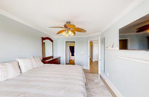 Carolina Yacht Landing Apartment | BeauView: Family-Friendly Retreat with Pool & Hot Tub