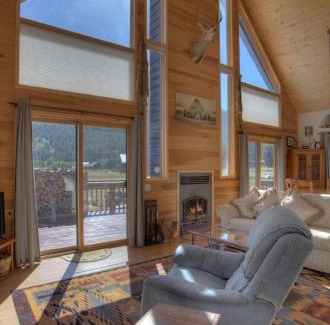 South Fork House | Family-Friendly Getaway at Beaver Creek Cabin - Rated 10/10