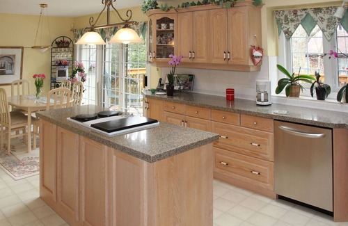 Grand Bend Cottage | Beaver Dam Cottage with Hot Tub and Family Amenities