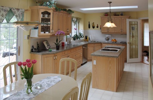 Grand Bend Cottage | Beaver Dam Cottage with Hot Tub and Family Amenities
