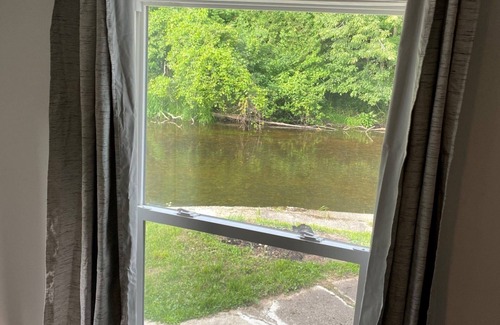Barryton House | Relaxing Beaver Den Retreat on the Chippewa River