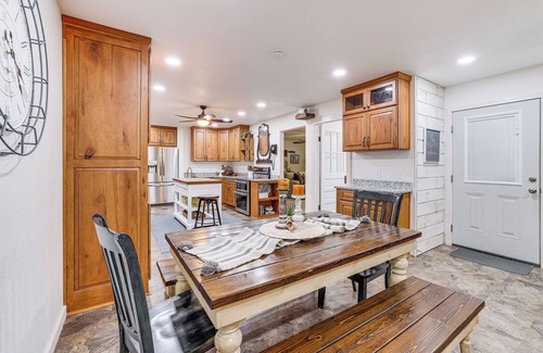 Garfield House | Beaver Lake Retreat: Decks, Grill & 10/10 Guest Rated!